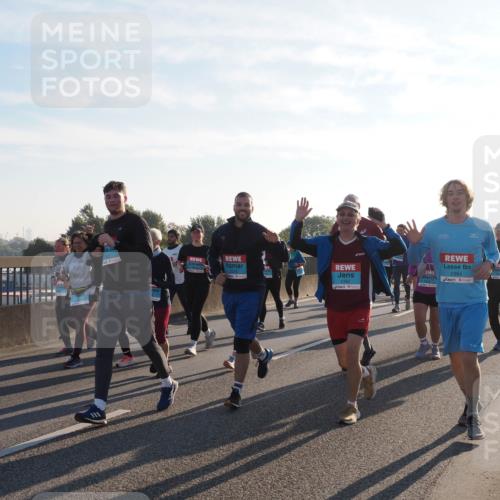 03.10.2025 - Köhlbrandbrückenlauf Fabian Wolf http://msf.ph/oto/9014633 03.10.2025 09:24:47 Position 3 2239, 2382, 2384 meine-sportfotos.de