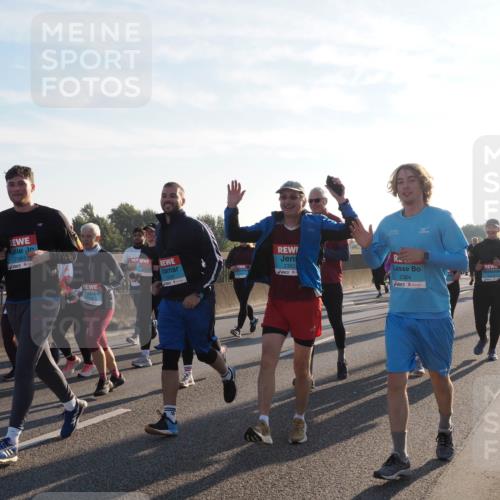 03.10.2025 - Köhlbrandbrückenlauf Fabian Wolf http://msf.ph/oto/9014647 03.10.2025 09:24:47 Position 3 2383, 2382, 2384 meine-sportfotos.de