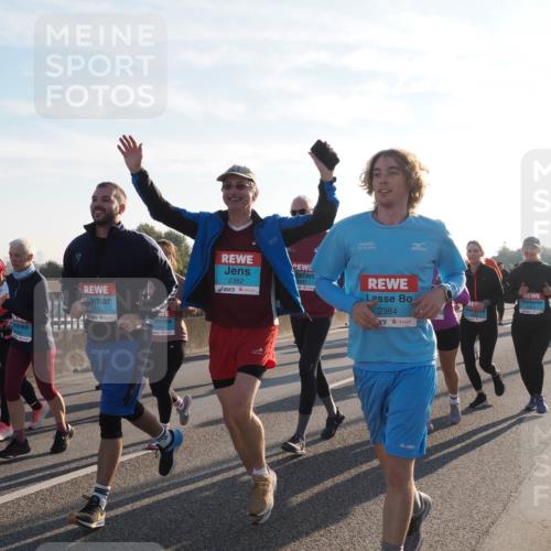 03.10.2025 - Köhlbrandbrückenlauf Fabian Wolf http://msf.ph/oto/9014660 03.10.2025 09:24:48 Position 3 2239, 2382, 1483, 2384 meine-sportfotos.de