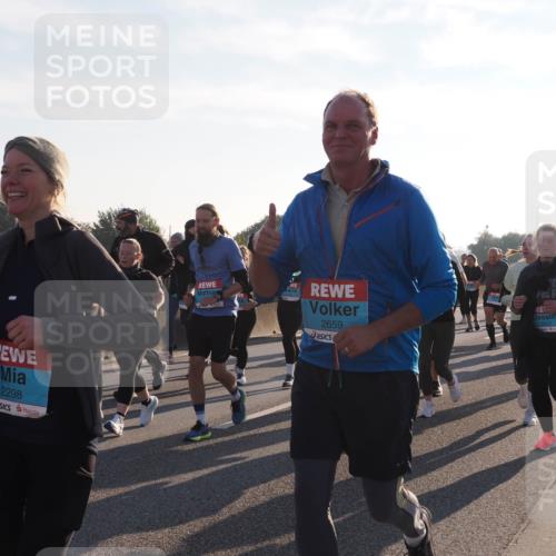 03.10.2025 - Köhlbrandbrückenlauf Fabian Wolf http://msf.ph/oto/9015627 03.10.2025 09:25:25 Position 3 2298, 2659, 2572 meine-sportfotos.de