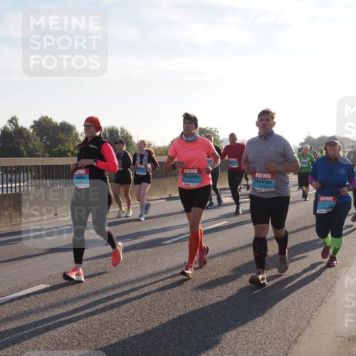 03.10.2025 - Köhlbrandbrückenlauf Fabian Wolf http://msf.ph/oto/9016170 03.10.2025 09:25:52 Position 3 3199, 2612, 2613 meine-sportfotos.de