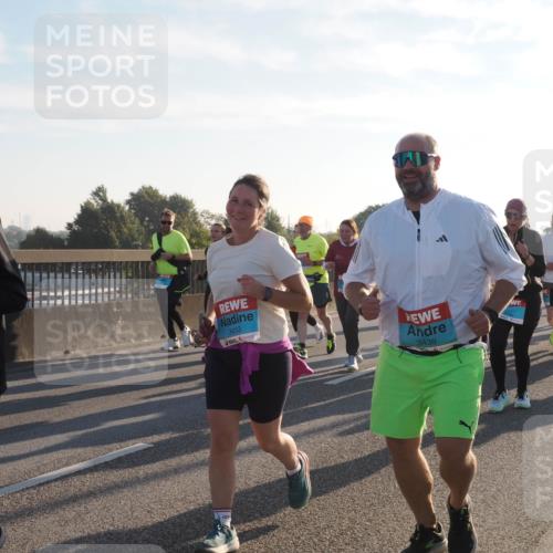 03.10.2025 - Köhlbrandbrückenlauf Fabian Wolf http://msf.ph/oto/9016533 03.10.2025 09:26:06 Position 3 11, 3453, 3439 meine-sportfotos.de