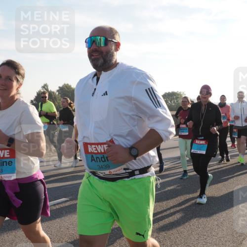 03.10.2025 - Köhlbrandbrückenlauf Fabian Wolf http://msf.ph/oto/9016549 03.10.2025 09:26:06 Position 3 3453, 3439, 3784 meine-sportfotos.de
