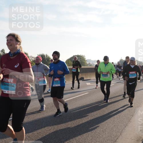 03.10.2025 - Köhlbrandbrückenlauf Fabian Wolf http://msf.ph/oto/9016747 03.10.2025 09:26:17 Position 3 2332, 3442, 3441 meine-sportfotos.de