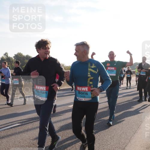 03.10.2025 - Köhlbrandbrückenlauf Fabian Wolf http://msf.ph/oto/9017000 03.10.2025 09:26:27 Position 3 3437, 3438, 2272 meine-sportfotos.de
