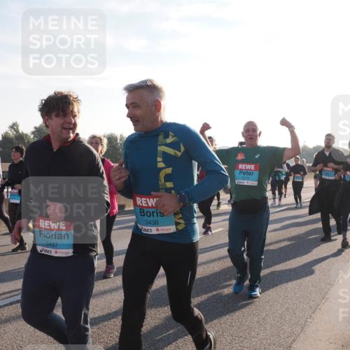 03.10.2025 - Köhlbrandbrückenlauf Fabian Wolf http://msf.ph/oto/9017006 03.10.2025 09:26:27 Position 3 3437, 3438, 2272 meine-sportfotos.de