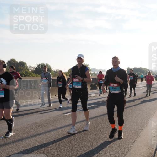 03.10.2025 - Köhlbrandbrückenlauf Fabian Wolf http://msf.ph/oto/9017816 03.10.2025 09:27:07 Position 3 3370, 2553, 2550 meine-sportfotos.de