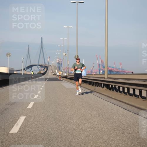 03.10.2025 - Köhlbrandbrückenlauf Fabian Wolf http://msf.ph/oto/9021084 03.10.2025 09:34:03 Position 3  meine-sportfotos.de