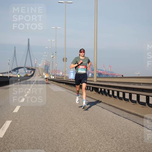 03.10.2025 - Köhlbrandbrückenlauf Fabian Wolf http://msf.ph/oto/9021125 03.10.2025 09:34:04 Position 3 1008 meine-sportfotos.de