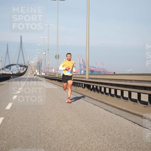 03.10.2025 - Köhlbrandbrückenlauf Fabian Wolf http://msf.ph/oto/9021213 03.10.2025 09:34:19 Position 3  meine-sportfotos.de