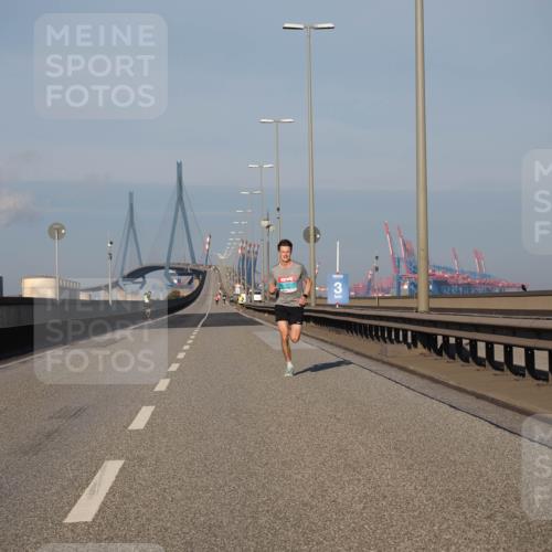 03.10.2025 - Köhlbrandbrückenlauf Fabian Wolf http://msf.ph/oto/9021278 03.10.2025 09:34:39 Position 3 3 meine-sportfotos.de