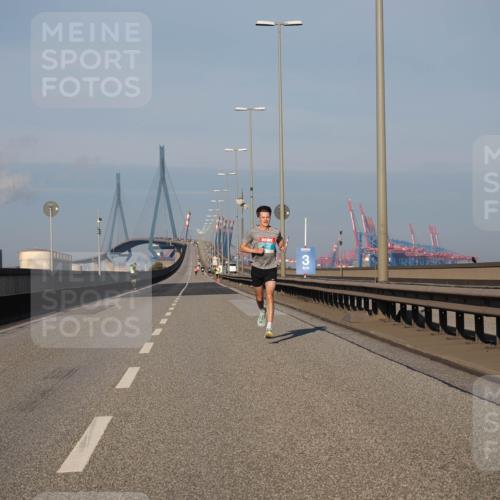 03.10.2025 - Köhlbrandbrückenlauf Fabian Wolf http://msf.ph/oto/9021282 03.10.2025 09:34:39 Position 3  meine-sportfotos.de