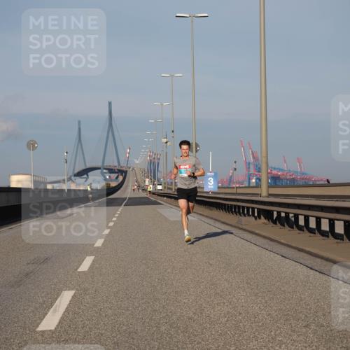 03.10.2025 - Köhlbrandbrückenlauf Fabian Wolf http://msf.ph/oto/9021288 03.10.2025 09:34:40 Position 3 3 meine-sportfotos.de