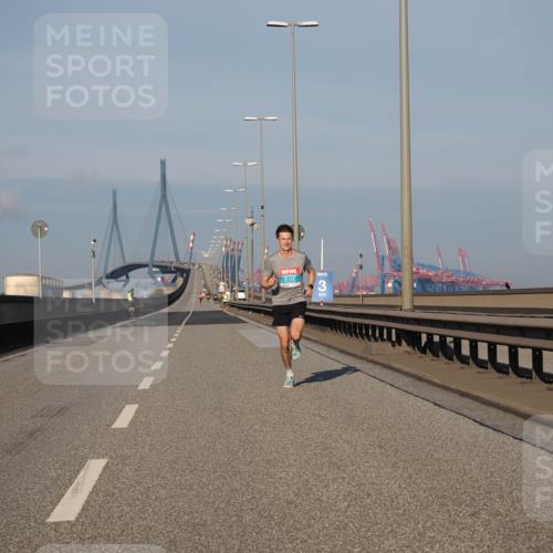 03.10.2025 - Köhlbrandbrückenlauf Fabian Wolf http://msf.ph/oto/9021291 03.10.2025 09:34:40 Position 3  meine-sportfotos.de