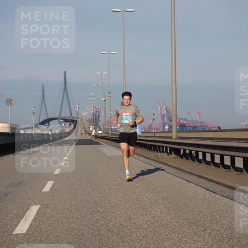03.10.2025 - Köhlbrandbrückenlauf Fabian Wolf http://msf.ph/oto/9021301 03.10.2025 09:34:41 Position 3  meine-sportfotos.de