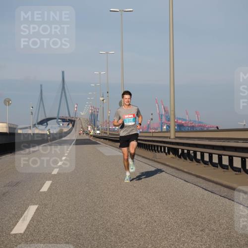 03.10.2025 - Köhlbrandbrückenlauf Fabian Wolf http://msf.ph/oto/9021305 03.10.2025 09:34:41 Position 3  meine-sportfotos.de
