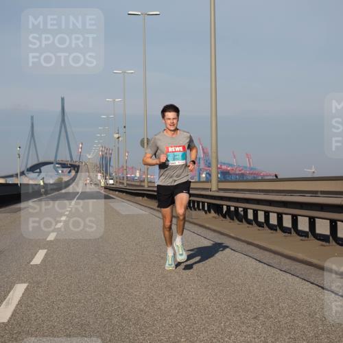 03.10.2025 - Köhlbrandbrückenlauf Fabian Wolf http://msf.ph/oto/9021320 03.10.2025 09:34:42 Position 3 3782 meine-sportfotos.de