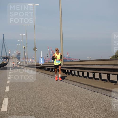 03.10.2025 - Köhlbrandbrückenlauf Fabian Wolf http://msf.ph/oto/9021408 03.10.2025 09:35:09 Position 3 3 meine-sportfotos.de