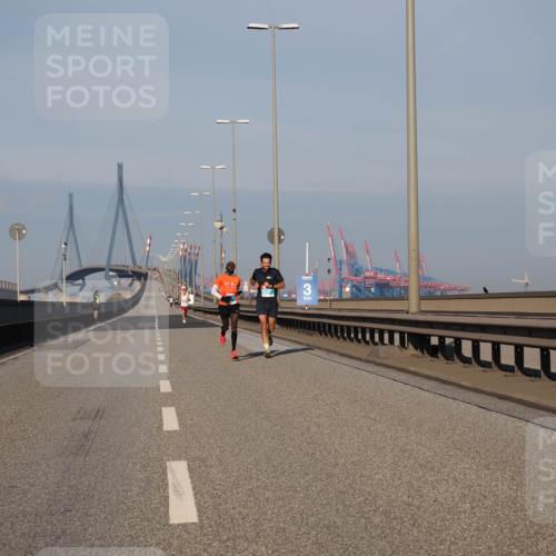 03.10.2025 - Köhlbrandbrückenlauf Fabian Wolf http://msf.ph/oto/9021517 03.10.2025 09:35:26 Position 3 3 meine-sportfotos.de