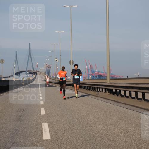 03.10.2025 - Köhlbrandbrückenlauf Fabian Wolf http://msf.ph/oto/9021524 03.10.2025 09:35:27 Position 3  meine-sportfotos.de