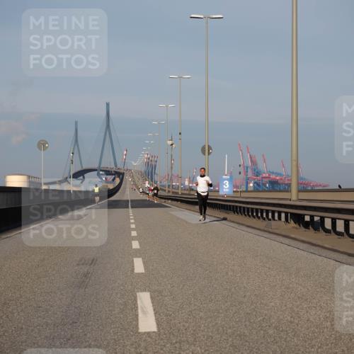 03.10.2025 - Köhlbrandbrückenlauf Fabian Wolf http://msf.ph/oto/9021671 03.10.2025 09:36:11 Position 3 3 meine-sportfotos.de
