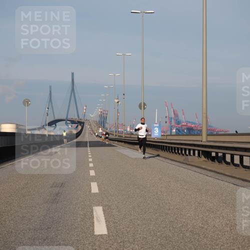 03.10.2025 - Köhlbrandbrückenlauf Fabian Wolf http://msf.ph/oto/9021679 03.10.2025 09:36:11 Position 3 3 meine-sportfotos.de