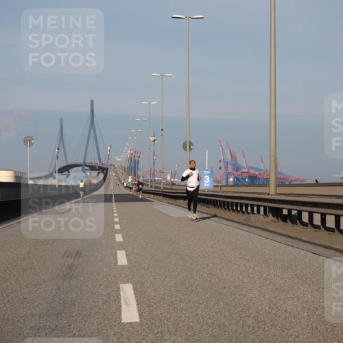 03.10.2025 - Köhlbrandbrückenlauf Fabian Wolf http://msf.ph/oto/9021689 03.10.2025 09:36:12 Position 3 3 meine-sportfotos.de