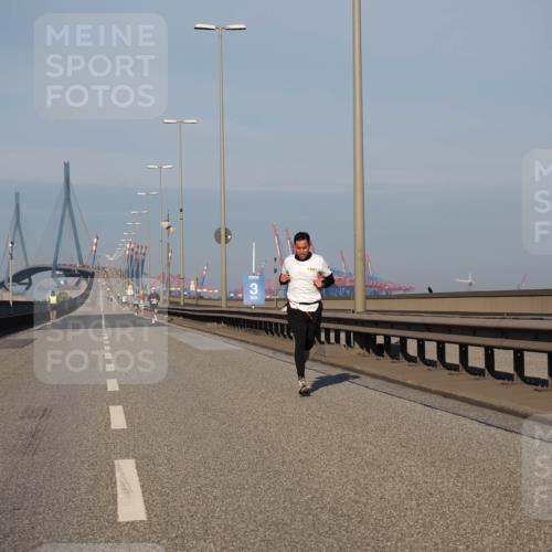 03.10.2025 - Köhlbrandbrückenlauf Fabian Wolf http://msf.ph/oto/9021704 03.10.2025 09:36:15 Position 3 3 meine-sportfotos.de