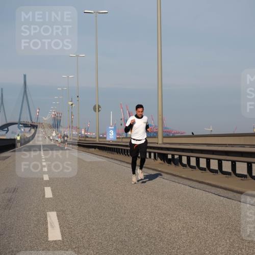 03.10.2025 - Köhlbrandbrückenlauf Fabian Wolf http://msf.ph/oto/9021708 03.10.2025 09:36:15 Position 3 3 meine-sportfotos.de