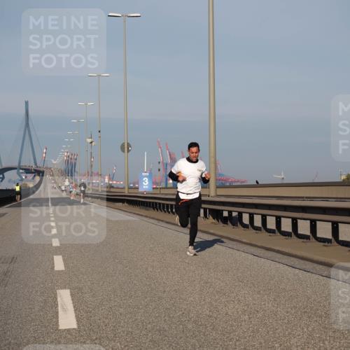 03.10.2025 - Köhlbrandbrückenlauf Fabian Wolf http://msf.ph/oto/9021711 03.10.2025 09:36:16 Position 3  meine-sportfotos.de