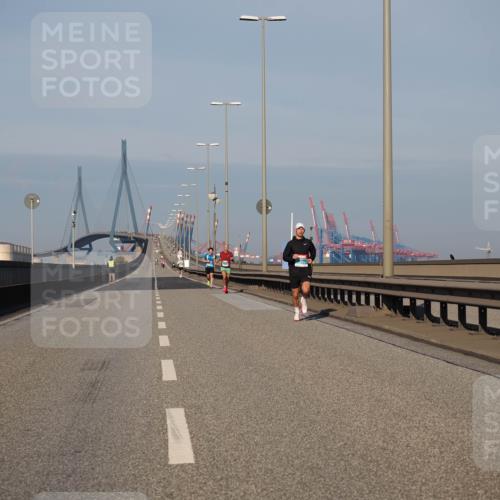 03.10.2025 - Köhlbrandbrückenlauf Fabian Wolf http://msf.ph/oto/9021774 03.10.2025 09:36:28 Position 3  meine-sportfotos.de