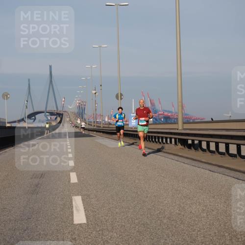 03.10.2025 - Köhlbrandbrückenlauf Fabian Wolf http://msf.ph/oto/9021850 03.10.2025 09:36:35 Position 3  meine-sportfotos.de