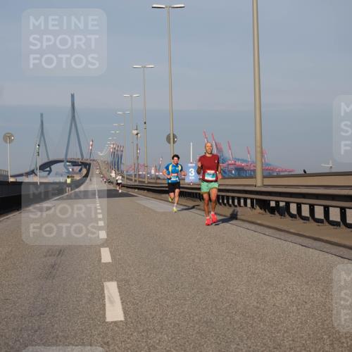 03.10.2025 - Köhlbrandbrückenlauf Fabian Wolf http://msf.ph/oto/9021851 03.10.2025 09:36:36 Position 3 3 meine-sportfotos.de