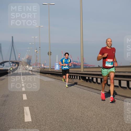 03.10.2025 - Köhlbrandbrückenlauf Fabian Wolf http://msf.ph/oto/9021877 03.10.2025 09:36:38 Position 3 3 meine-sportfotos.de