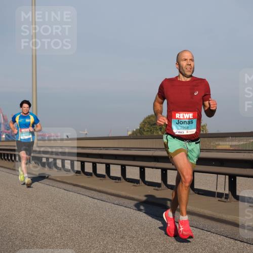 03.10.2025 - Köhlbrandbrückenlauf Fabian Wolf http://msf.ph/oto/9021892 03.10.2025 09:36:39 Position 3 3, 3304, 2968 meine-sportfotos.de