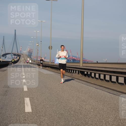 03.10.2025 - Köhlbrandbrückenlauf Fabian Wolf http://msf.ph/oto/9021926 03.10.2025 09:36:56 Position 3 3 meine-sportfotos.de