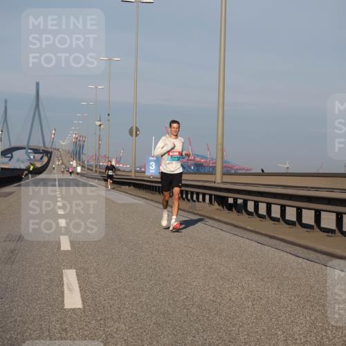 03.10.2025 - Köhlbrandbrückenlauf Fabian Wolf http://msf.ph/oto/9021930 03.10.2025 09:36:56 Position 3  meine-sportfotos.de
