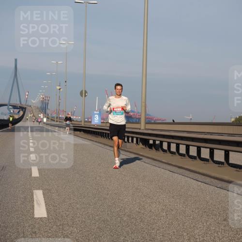 03.10.2025 - Köhlbrandbrückenlauf Fabian Wolf http://msf.ph/oto/9021937 03.10.2025 09:36:56 Position 3 3 meine-sportfotos.de