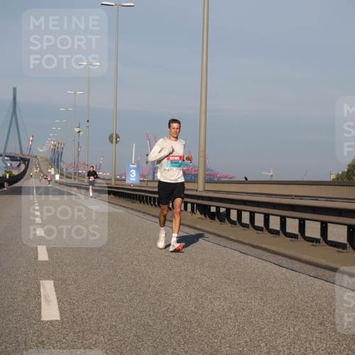 03.10.2025 - Köhlbrandbrückenlauf Fabian Wolf http://msf.ph/oto/9021941 03.10.2025 09:36:56 Position 3  meine-sportfotos.de