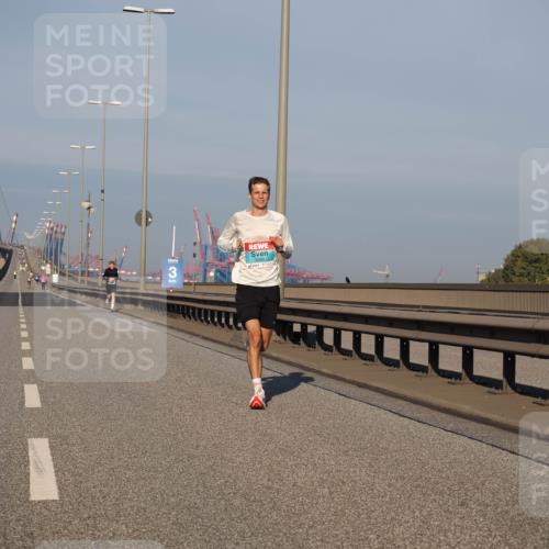 03.10.2025 - Köhlbrandbrückenlauf Fabian Wolf http://msf.ph/oto/9021947 03.10.2025 09:36:57 Position 3 3 meine-sportfotos.de
