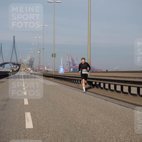 03.10.2025 - Köhlbrandbrückenlauf Fabian Wolf http://msf.ph/oto/9021991 03.10.2025 09:37:05 Position 3  meine-sportfotos.de