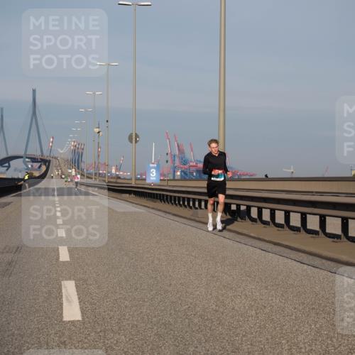 03.10.2025 - Köhlbrandbrückenlauf Fabian Wolf http://msf.ph/oto/9021997 03.10.2025 09:37:05 Position 3  meine-sportfotos.de