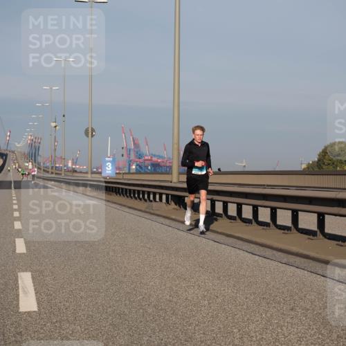 03.10.2025 - Köhlbrandbrückenlauf Fabian Wolf http://msf.ph/oto/9022015 03.10.2025 09:37:06 Position 3  meine-sportfotos.de