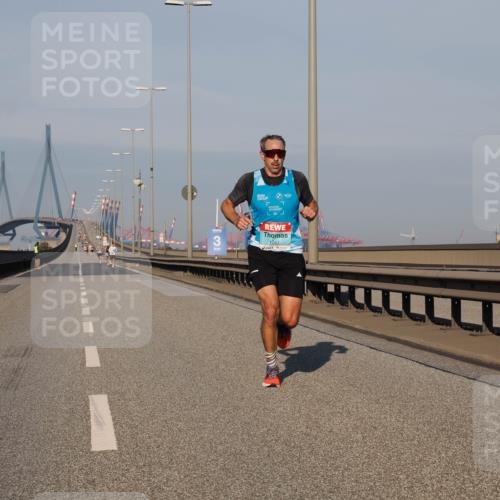 03.10.2025 - Köhlbrandbrückenlauf Fabian Wolf http://msf.ph/oto/9022371 03.10.2025 09:37:48 Position 3 3, 36, 1041 meine-sportfotos.de