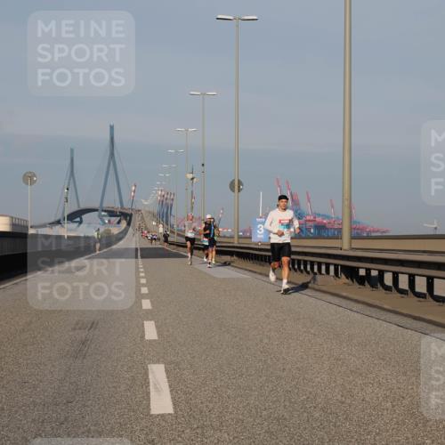 03.10.2025 - Köhlbrandbrückenlauf Fabian Wolf http://msf.ph/oto/9022434 03.10.2025 09:38:08 Position 3 3 meine-sportfotos.de