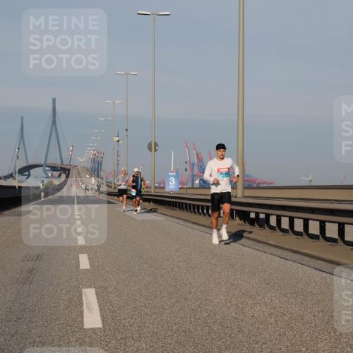 03.10.2025 - Köhlbrandbrückenlauf Fabian Wolf http://msf.ph/oto/9022469 03.10.2025 09:38:09 Position 3  meine-sportfotos.de