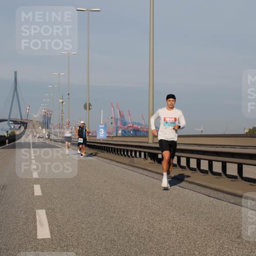 03.10.2025 - Köhlbrandbrückenlauf Fabian Wolf http://msf.ph/oto/9022501 03.10.2025 09:38:10 Position 3 3, 2176 meine-sportfotos.de