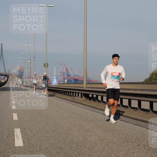 03.10.2025 - Köhlbrandbrückenlauf Fabian Wolf http://msf.ph/oto/9022517 03.10.2025 09:38:11 Position 3 3, 2176 meine-sportfotos.de