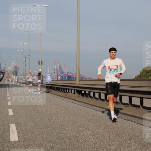 03.10.2025 - Köhlbrandbrückenlauf Fabian Wolf http://msf.ph/oto/9022522 03.10.2025 09:38:11 Position 3 3, 2176 meine-sportfotos.de