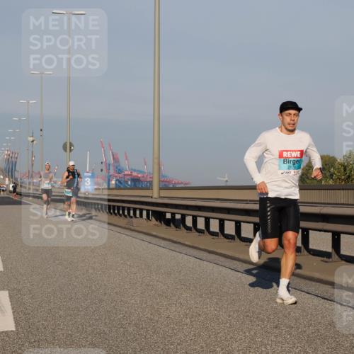 03.10.2025 - Köhlbrandbrückenlauf Fabian Wolf http://msf.ph/oto/9022534 03.10.2025 09:38:12 Position 3 3, 2176 meine-sportfotos.de